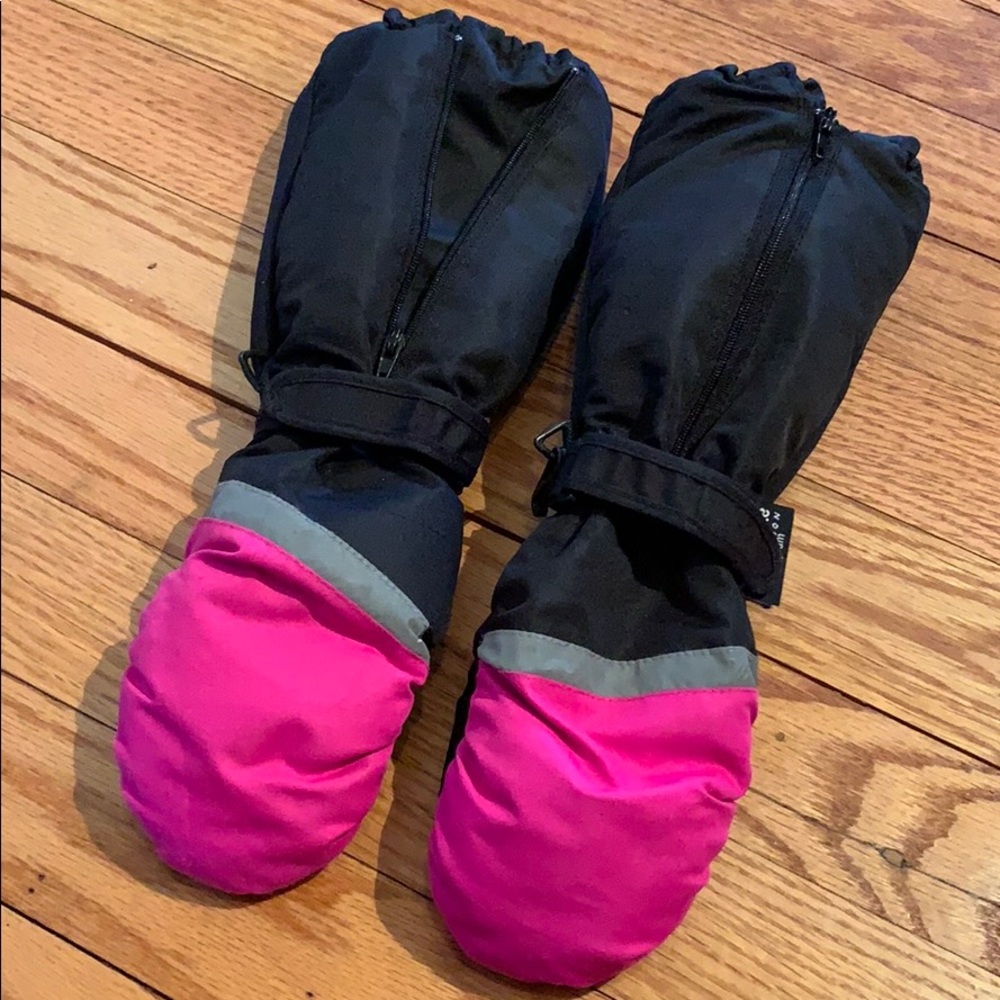 Girls Snow Mittens w/extended gauntlet; Size 4-7